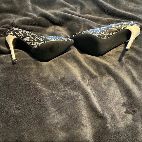 High Heels - Picture 3 of 3